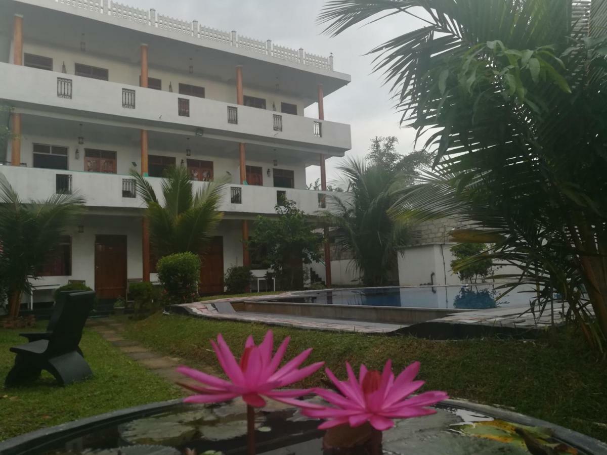 A One Calm Palace Hotel